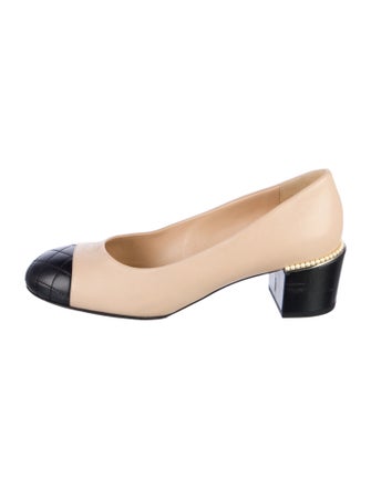 Chanel Interlocking CC Logo Leather Pumps