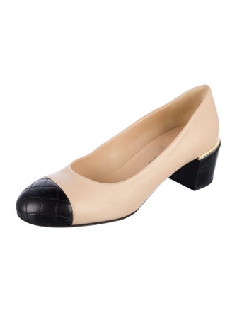 Chanel Interlocking CC Logo Leather Pumps