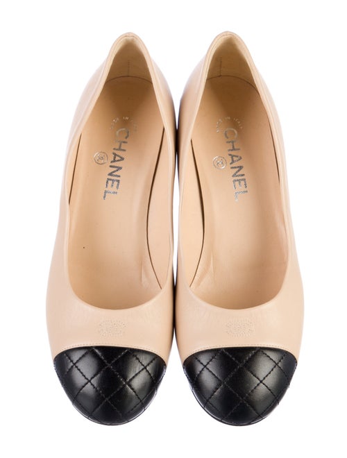 Chanel Interlocking CC Logo Leather Pumps