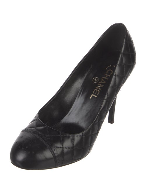Chanel Interlocking CC Logo Leather Pumps