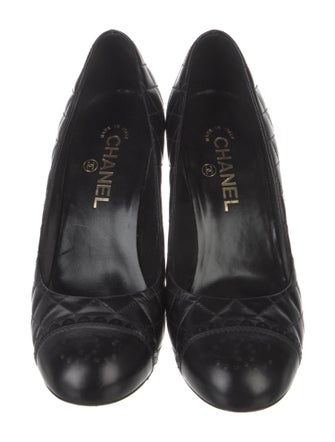 Chanel Interlocking CC Logo Leather Pumps