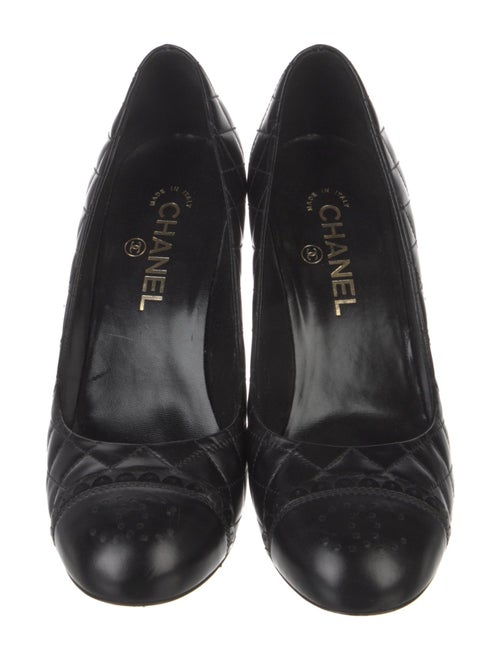 Chanel Interlocking CC Logo Leather Pumps