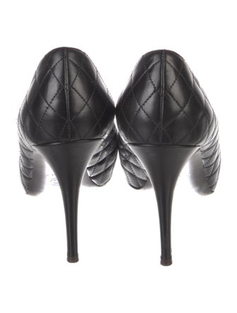 Chanel Interlocking CC Logo Leather Pumps