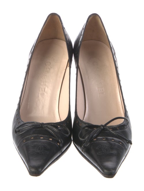 Chanel Interlocking CC Logo Leather Pumps