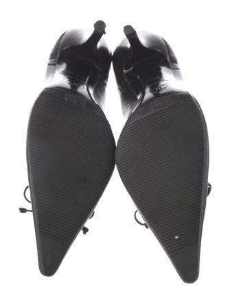Chanel Interlocking CC Logo Leather Pumps