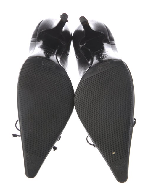 Chanel Interlocking CC Logo Leather Pumps