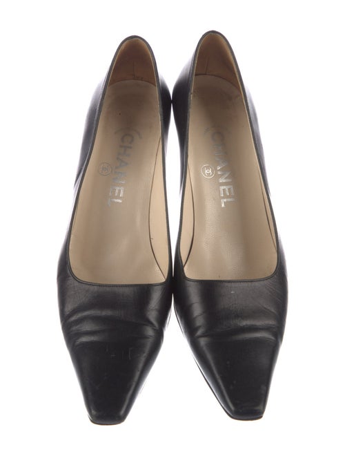 Chanel Interlocking CC Logo Leather Pumps