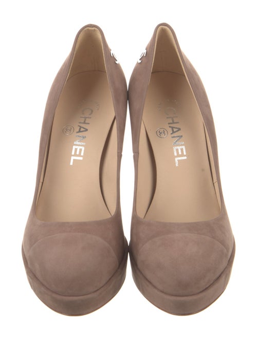 Chanel Interlocking CC Logo Suede Pumps