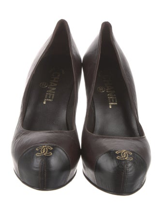 Chanel Interlocking CC Logo Leather Pumps