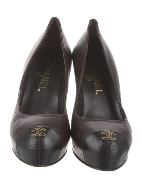 Chanel Interlocking CC Logo Leather Pumps