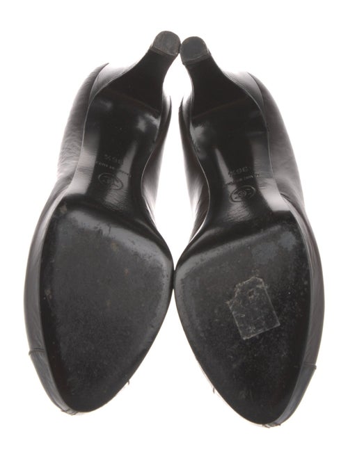 Chanel Interlocking CC Logo Leather Pumps