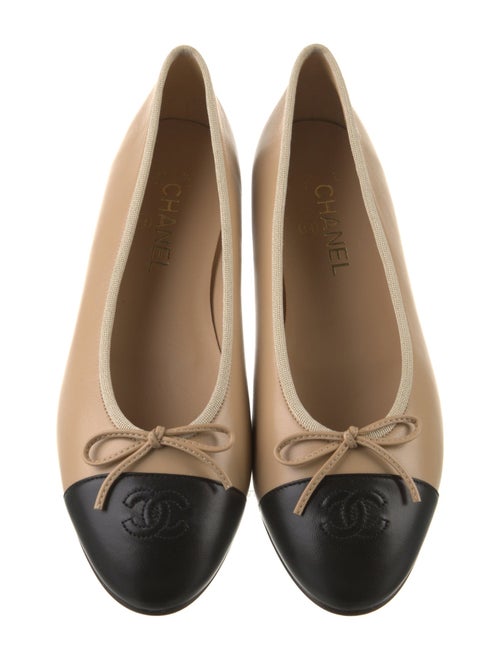 Chanel Interlocking CC Logo Leather Ballet Flats