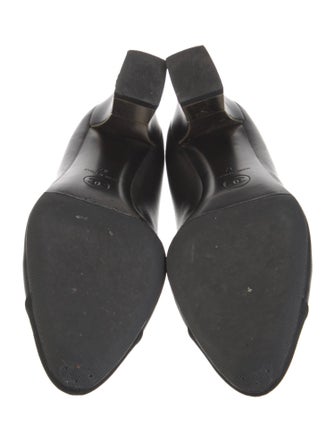 Chanel 2020 Interlocking CC Logo Pumps