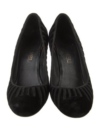 Chanel Interlocking CC Logo Velvet Pumps