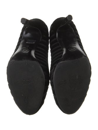 Chanel Interlocking CC Logo Velvet Pumps