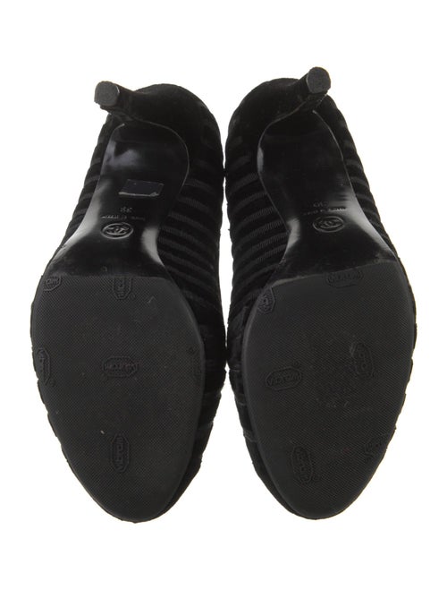 Chanel Interlocking CC Logo Velvet Pumps