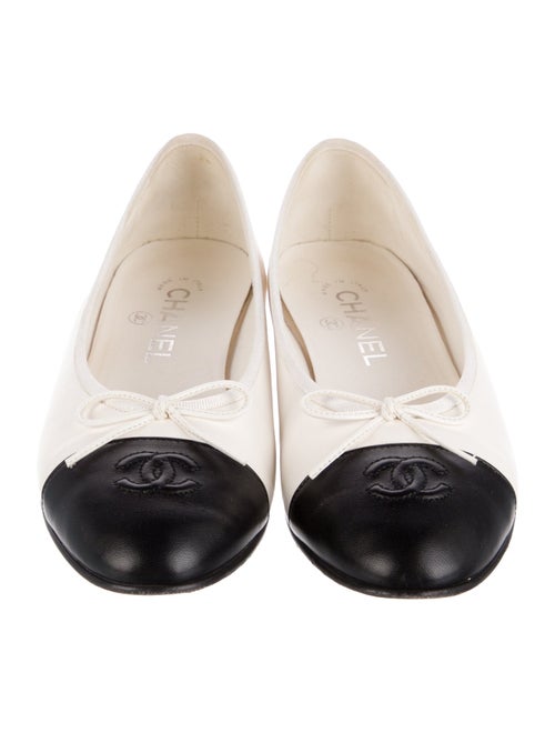 Chanel Interlocking CC Logo Leather Ballet Flats