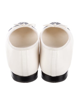 Chanel Interlocking CC Logo Leather Ballet Flats