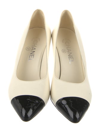 Chanel 2020 Interlocking CC Logo Pumps