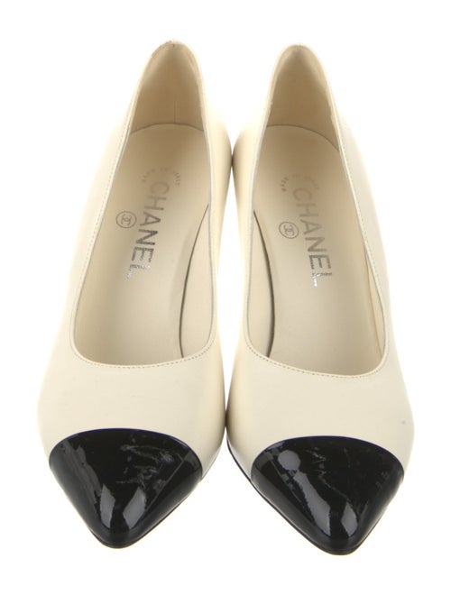 Chanel 2020 Interlocking CC Logo Pumps