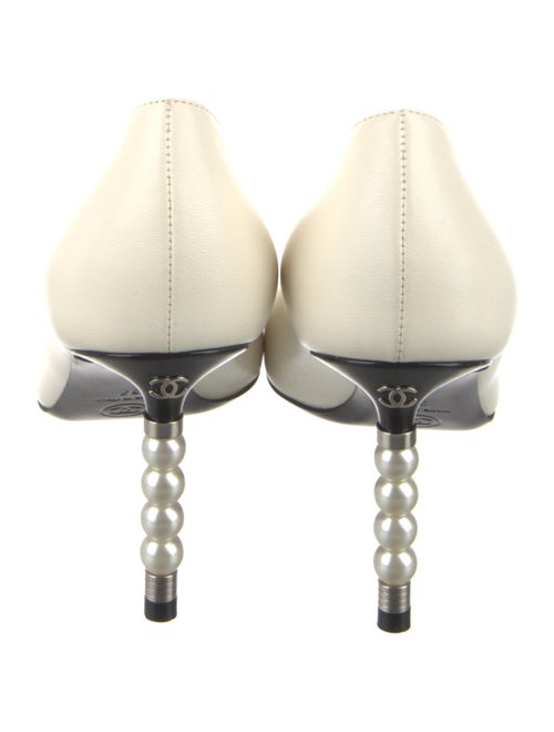 Chanel 2020 Interlocking CC Logo Pumps