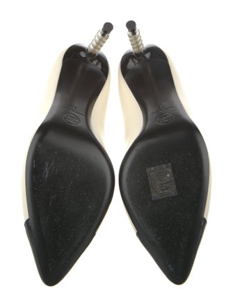 Chanel 2020 Interlocking CC Logo Pumps