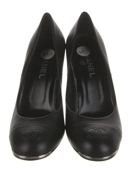 Chanel Interlocking CC Logo Leather Pumps