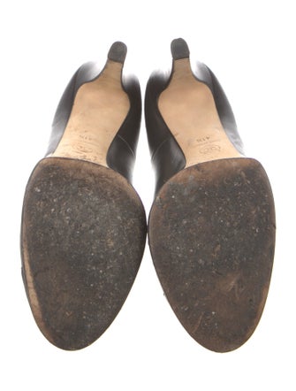 Chanel 2010's Interlocking CC Logo Pumps