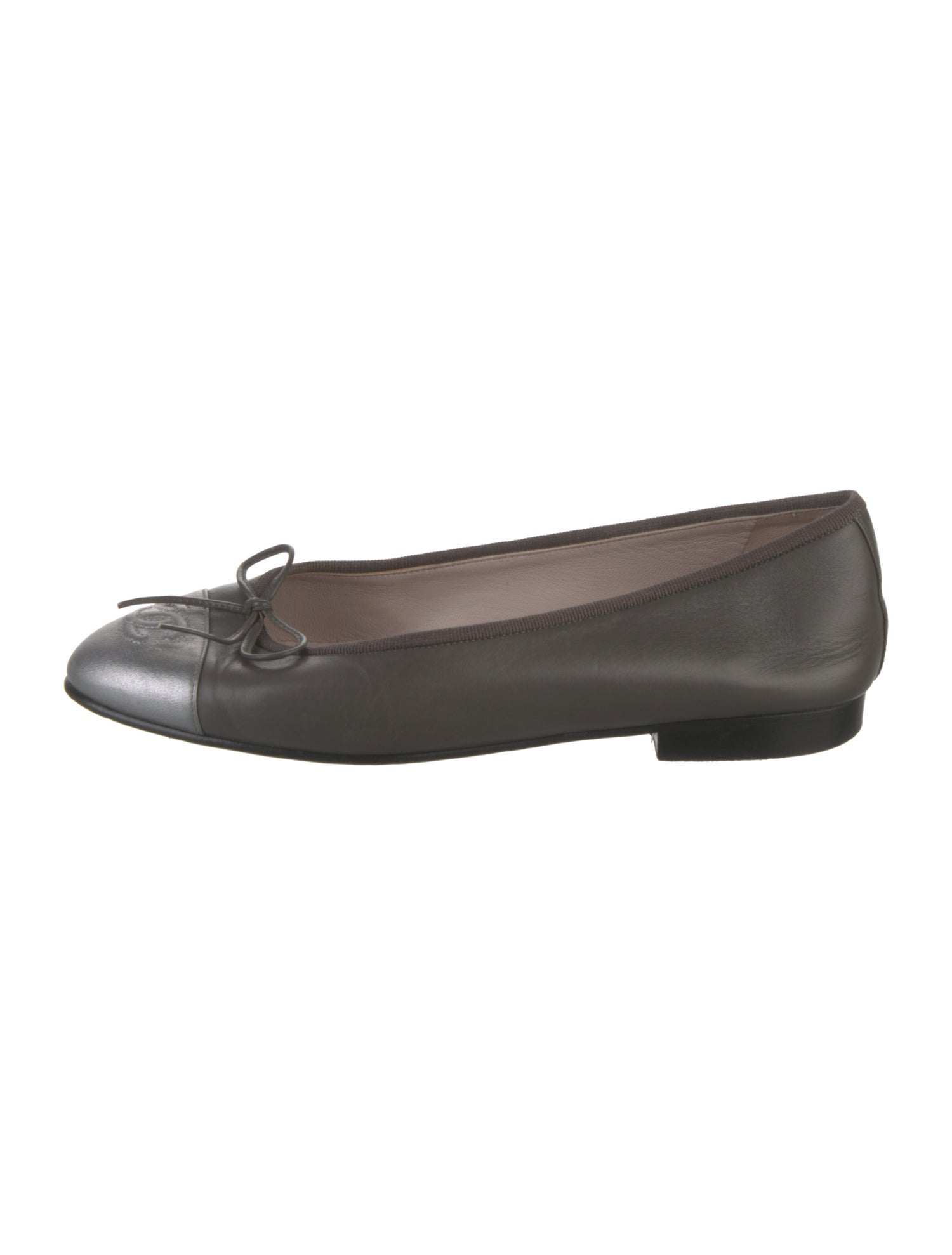 Chanel Interlocking CC Logo Leather Ballet Flats