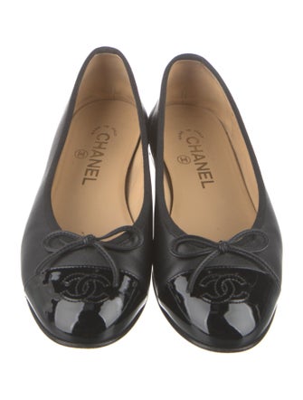 Chanel Interlocking CC Logo Leather Ballet Flats