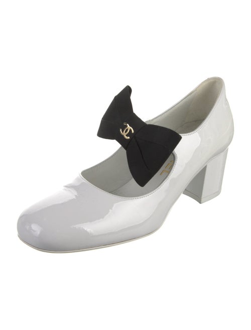 Chanel 2024 Interlocking CC Logo Pumps