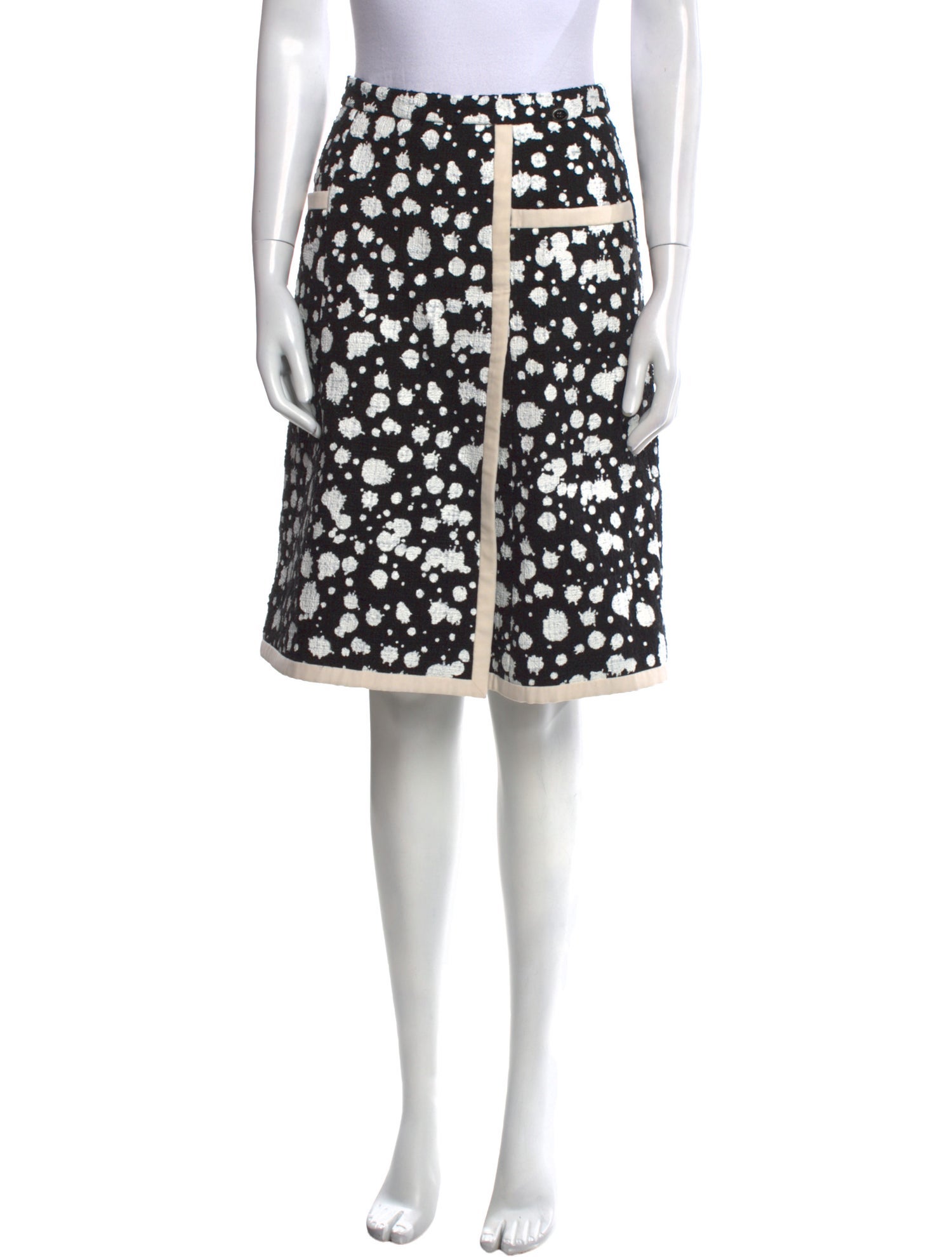 Chanel 2015 Knee-Length Skirt