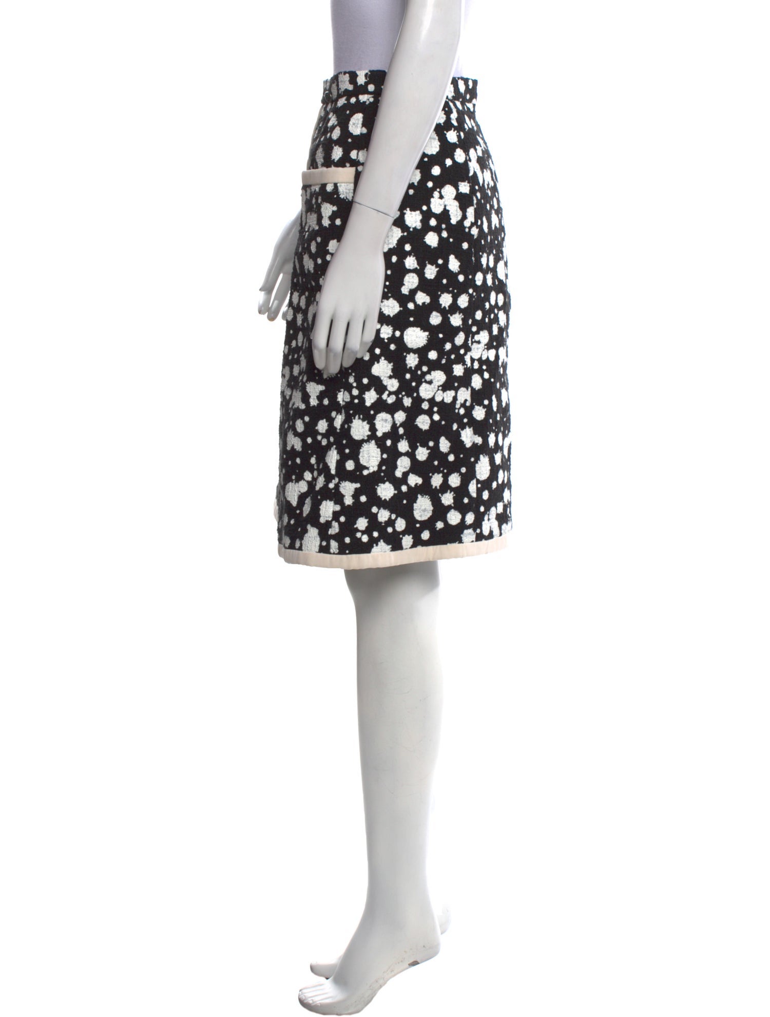 Chanel 2015 Knee-Length Skirt