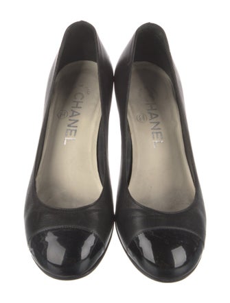 Chanel Interlocking CC Logo Leather Pumps