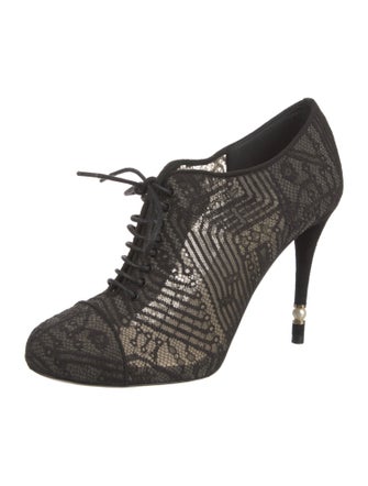 Chanel 2015 Interlocking CC Logo Pumps