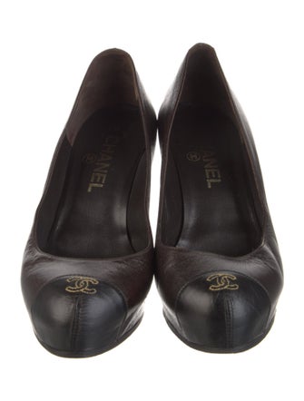 Chanel Interlocking CC Logo Leather Pumps
