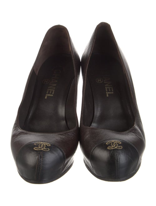 Chanel Interlocking CC Logo Leather Pumps
