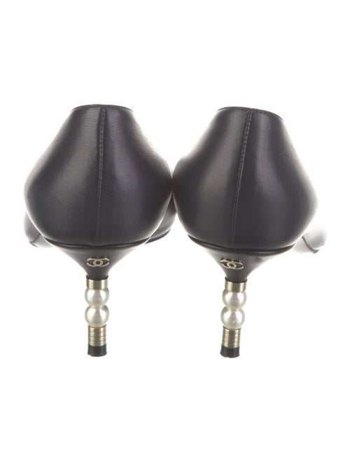 Chanel Interlocking CC Logo Leather Pumps