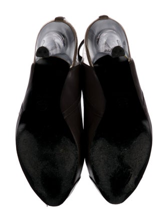 Chanel Interlocking CC Logo Leather Slingback Pumps