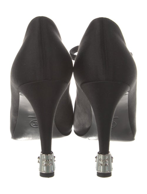 Chanel 2021 Interlocking CC Logo Pumps