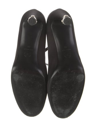 Chanel 2021 Interlocking CC Logo Pumps