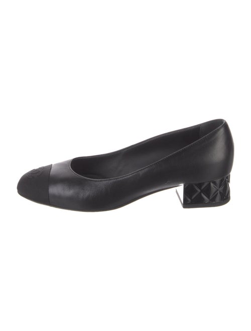 Chanel 2023 Interlocking CC Logo Pumps
