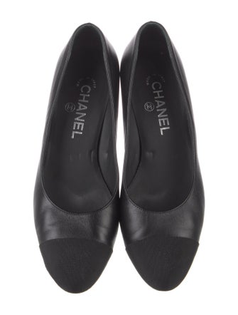 Chanel 2023 Interlocking CC Logo Pumps