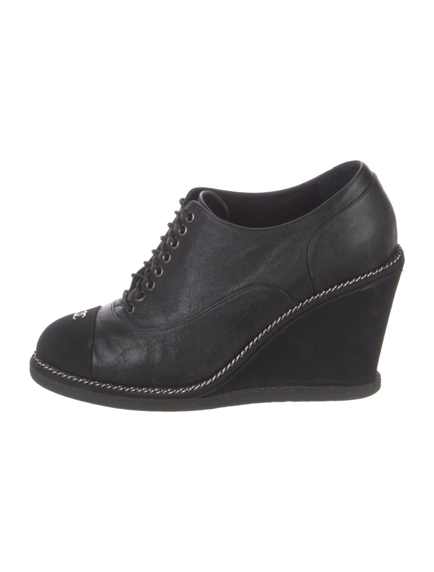 Chanel Interlocking CC Logo Leather Pumps