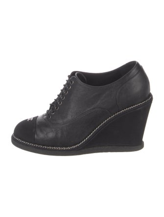 Chanel Interlocking CC Logo Leather Pumps