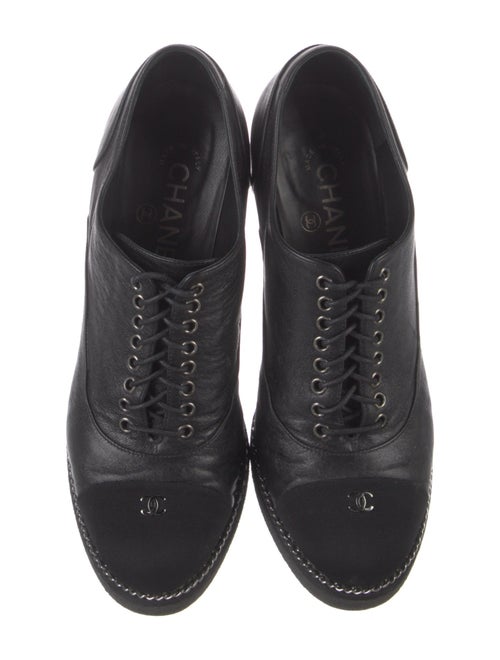 Chanel Interlocking CC Logo Leather Pumps