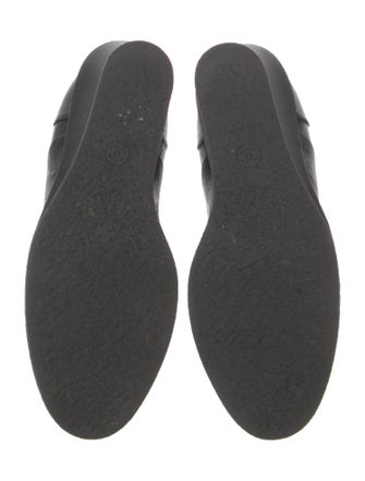 Chanel Interlocking CC Logo Leather Pumps