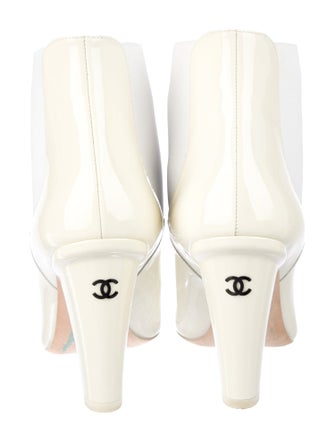 Chanel 2022 Interlocking CC Logo Chelsea Boots