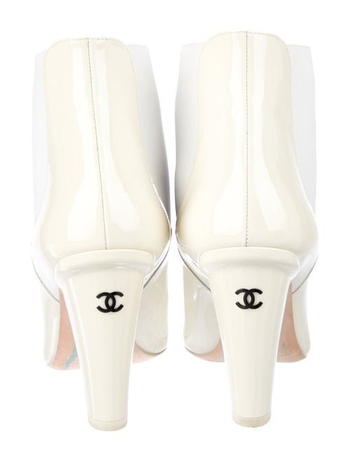 Chanel 2022 Interlocking CC Logo Chelsea Boots