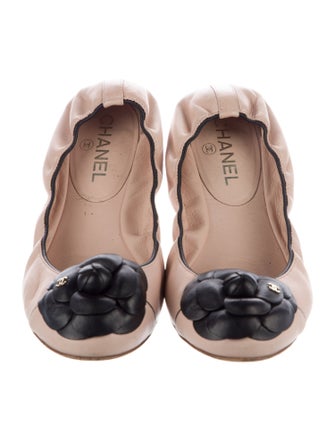 Chanel Interlocking CC Logo Leather Flats